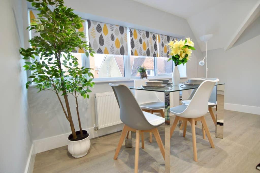 Morden Central Self Contained Flat By Cozynest Редінг Екстер'єр фото