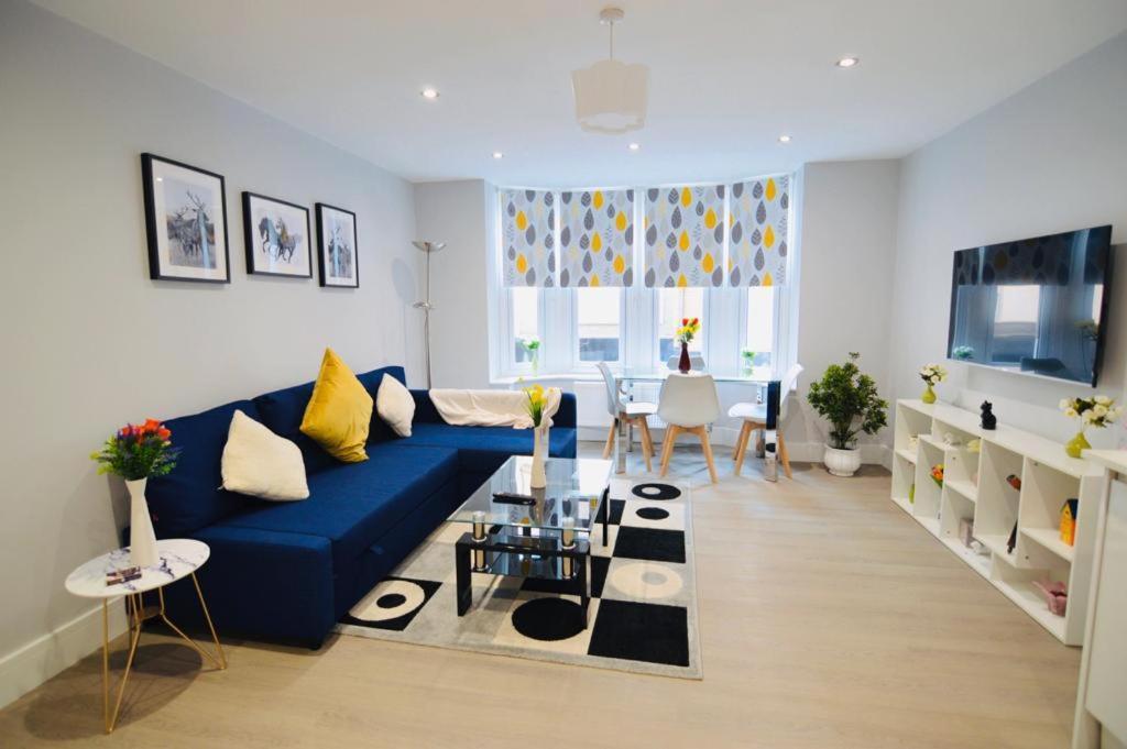 Morden Central Self Contained Flat By Cozynest Редінг Екстер'єр фото